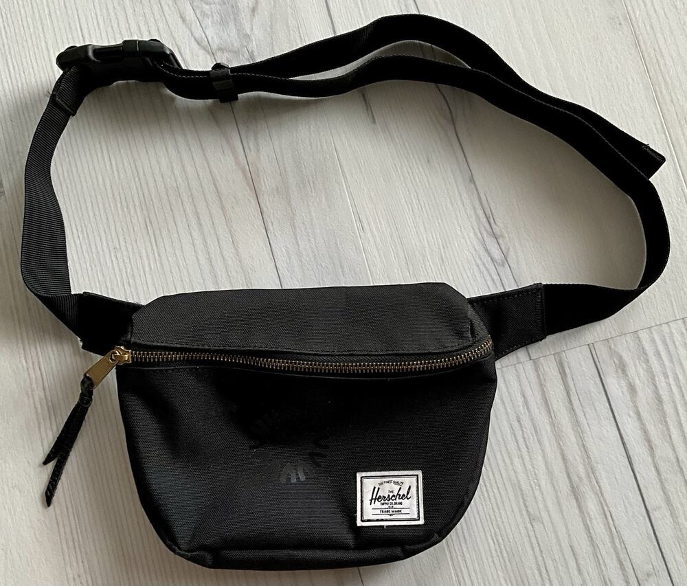 Herschel Black Waist Pack Zip Closure Adjustable Strap 0-5L Hiking Unisex